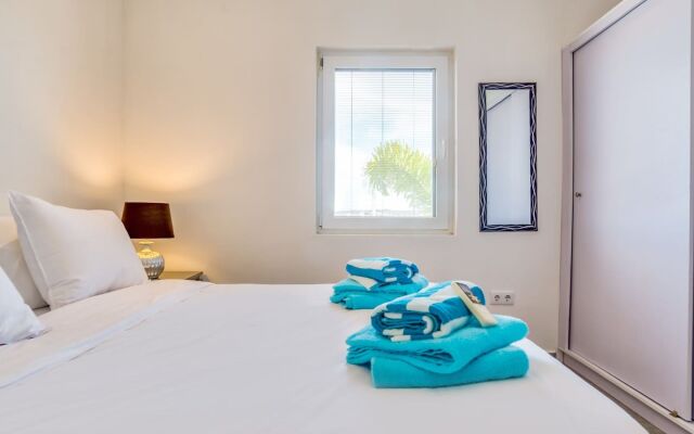 '"Palm Breeze" Luxury Smack in Jan Thiel Region!