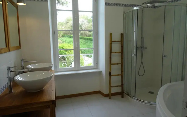Villa With Direct Access to the Beach