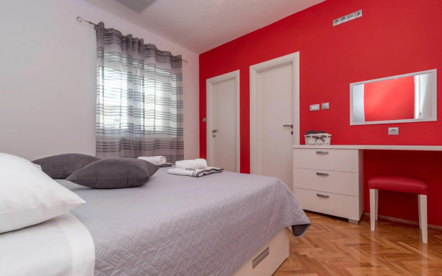 New 4* apartment "Orto" in the center of Trogir
