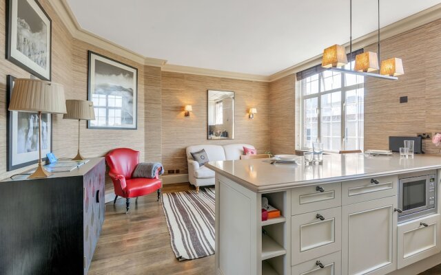 Stunning Chelsea Manor Gem - HBG