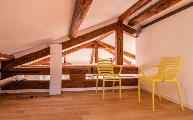 20 Windows on Venice