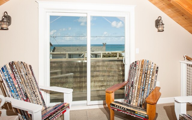 The Tides Inn in Lincoln City 4 Br home by RedAwning