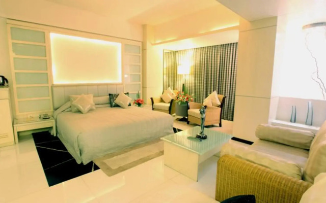 Peninsula Grand Hotel