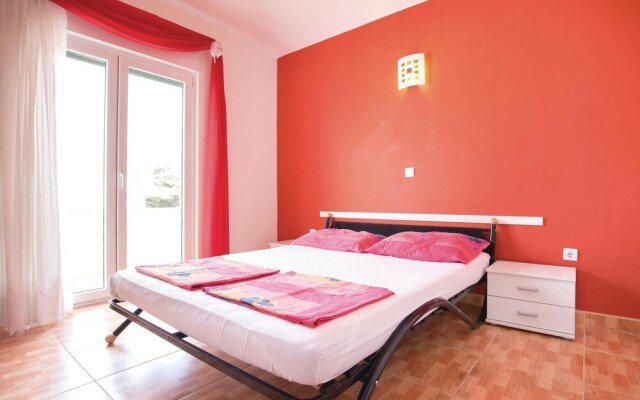 Beautiful Apartment in Makarska With 1 Bedrooms and Wifi