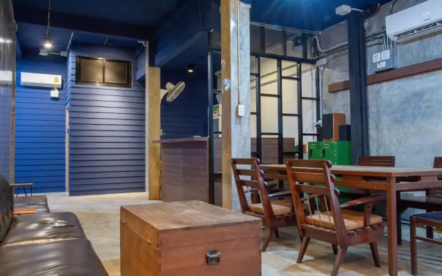 AREA81 HIDEOUT Hostel