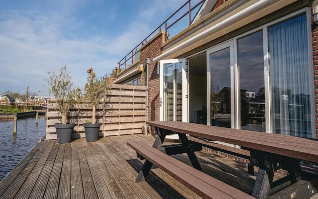 Waterside Escape With Easy Access