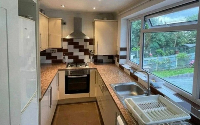 Pretty 4 Double Bedroom Home With 3 Bathrooms