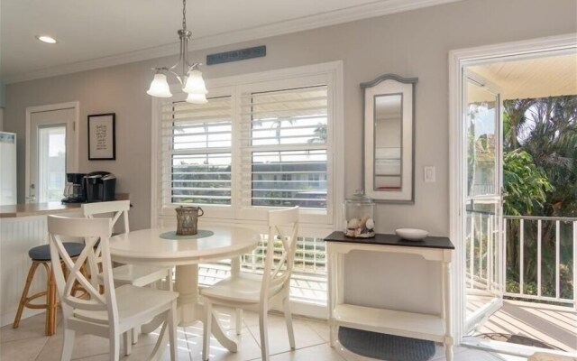 Seabreeze 2 Bedroom Home by Redawning