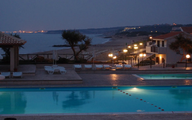 Kamarina Resort