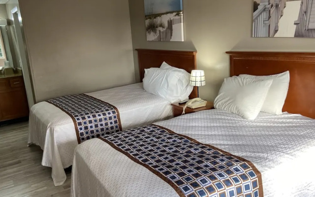 Inn Between The Hedges