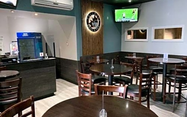 TaLLboys Grill & Pub Motel