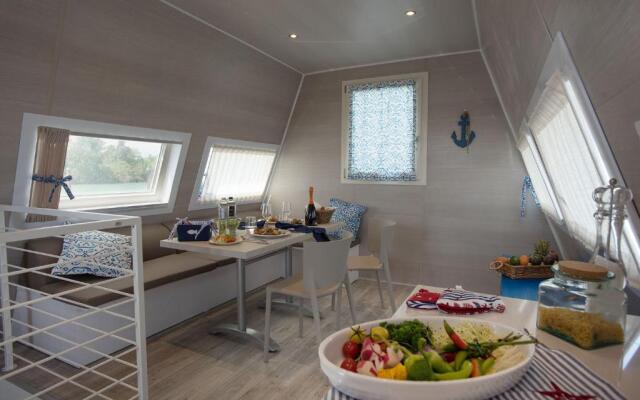 Marina Houseboat 2 pax