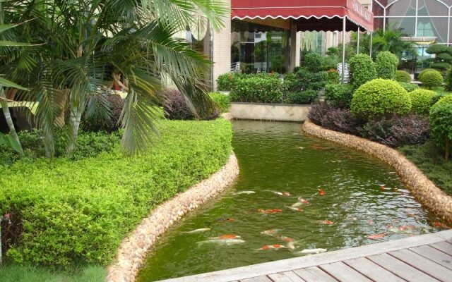 Four Seas Hotel