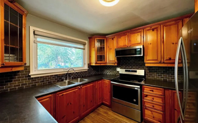 The Cozy Crescent Comforts Stay