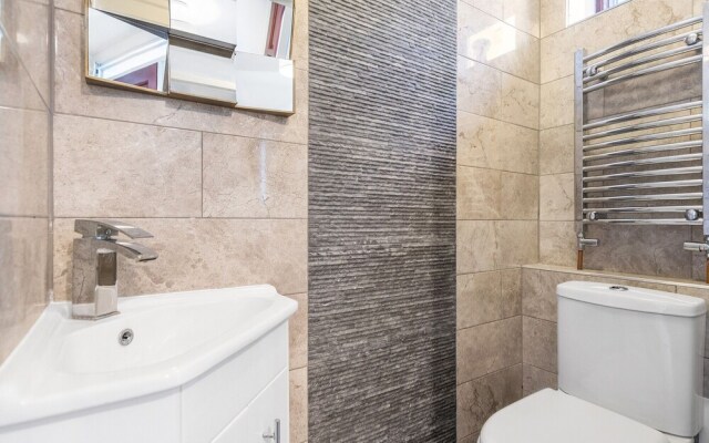 Canton Street - Deluxe Guest Room 3