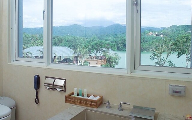 Young Lake Resort