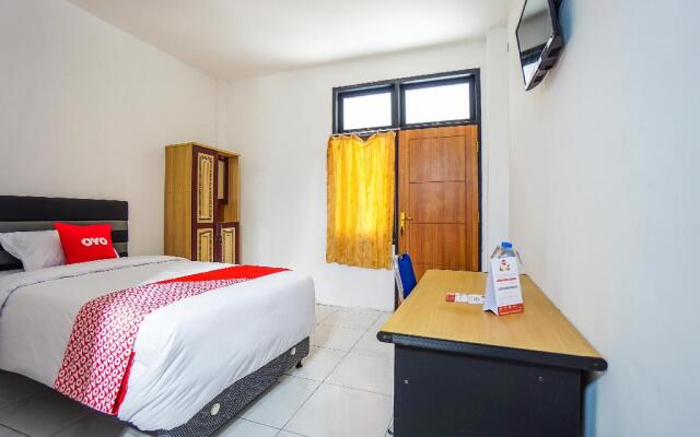 OYO 1693 Edward Residence Malalayang