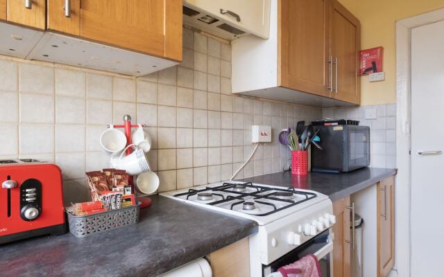 Novelty Suites Froghall Avenue