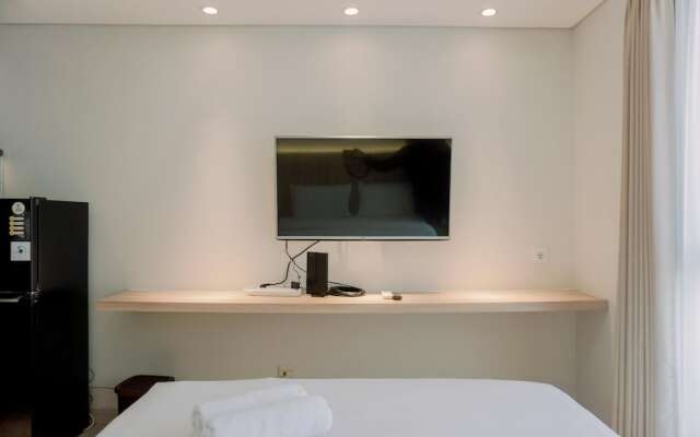 Homey And Warm Studio Amazana Serpong Apartment