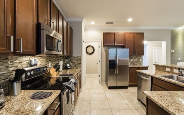 Amazing 6 Bedroom House