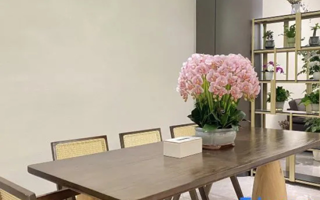 Rezen King Town Hotel