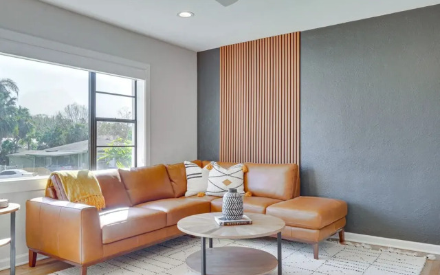 Lakeland Retreat w/ Private Pool & Yard Games!