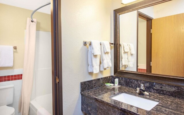 AmericInn by Wyndham Carlton