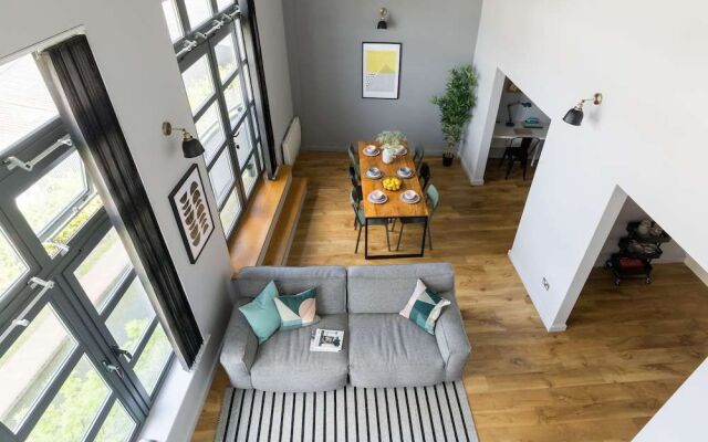 4B Loft Penthouse Industrial City views