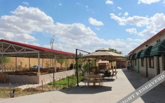 Shapotou Yanran Hostel