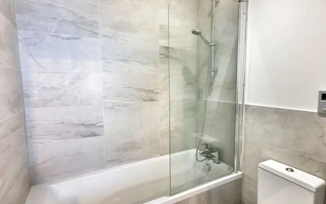 Modern Executive Apartment in Reading
