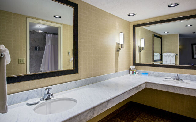 Crowne Plaza Providence-Warwick Airport, an IHG Hotel