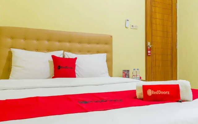 RedDoorz Syariah @ Puri Kalijaga Street