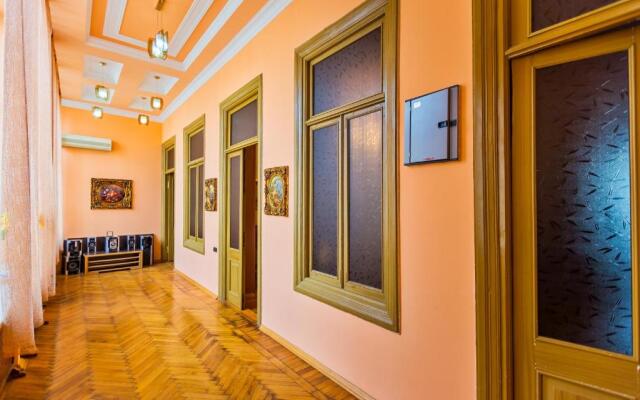 Royal Suite Apartment on Nizami Street
