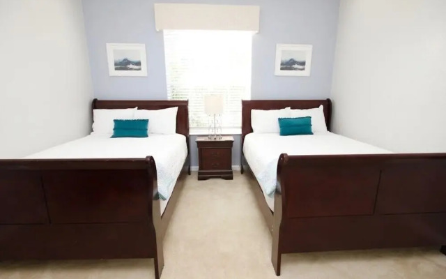 Lakeview Fantasy New! 3 Bedroom Condo by RedAwning