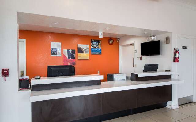 Motel 6 San Antonio, TX - Fiesta Trails