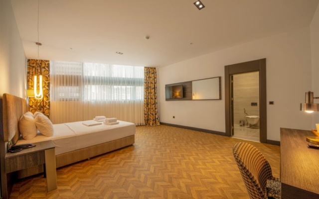 V Center Hotel