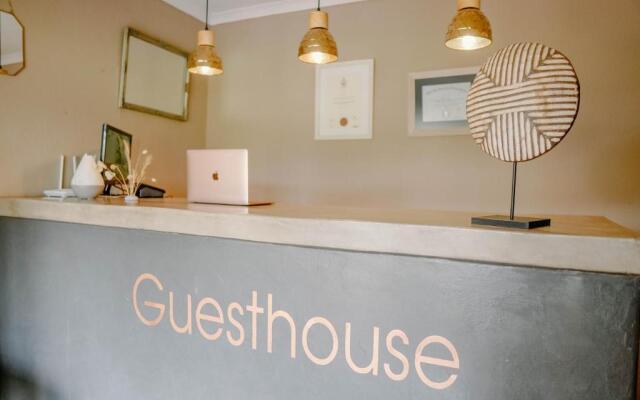 Lighthouse Guesthouse & Cafe