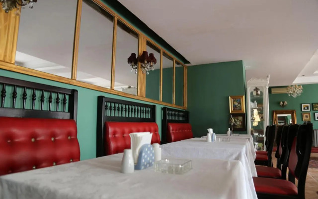Gondola Hotel And Suites