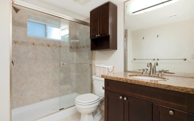 Cozy 3 Bedroom Suite near Queen Elizabeth Park