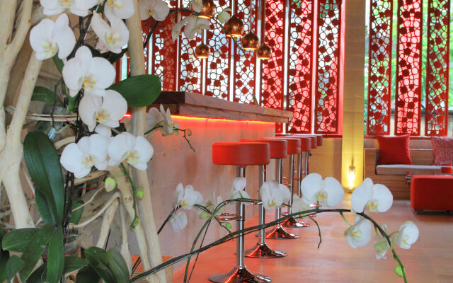 Rouge Bali - Lounge Bar, Villas & Spa