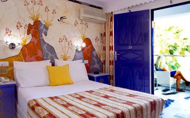 Black Sandy Beach Hotel