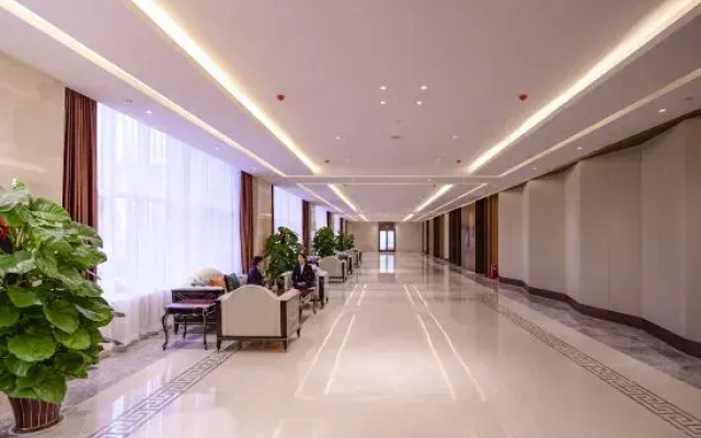 Hebi Yingbin Garden Hotel (Hebi East High-speed Railway Station)