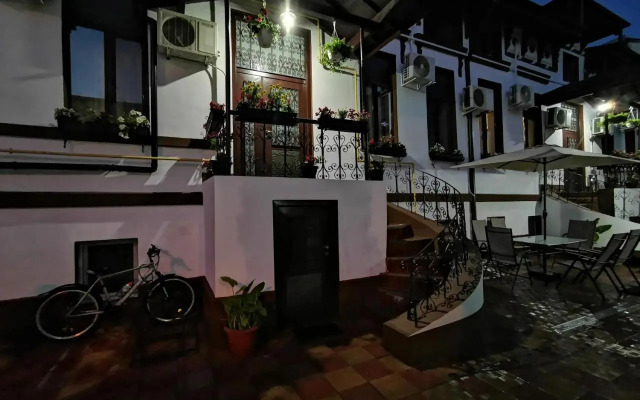 Joe Hostel