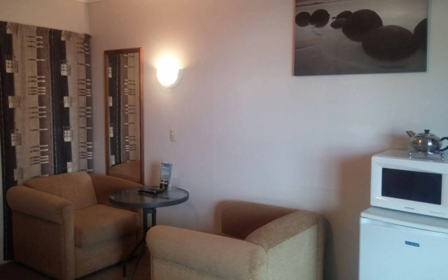 Raymar Motor Inn