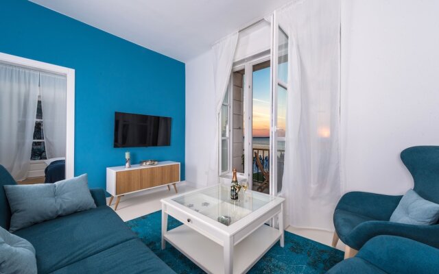 Aquamarine The Sea View Apartment