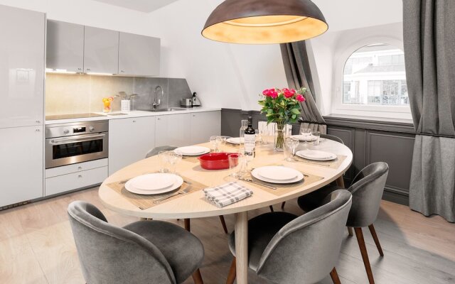 Luxury 2BDR Le Louvre I by Livinparis