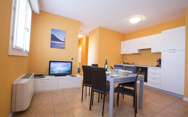 Porto Letizia Fronte Lago