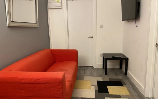 Bright 2br,sleeps 6 - Bridgend Centre, Train Link