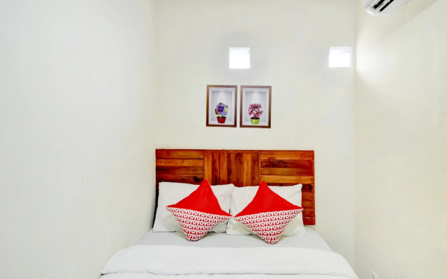OYO 90048 Teratai Bekasi Guesthouse