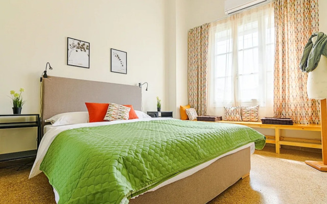 Hippy Decorated 2 Bedrooms Apartment
